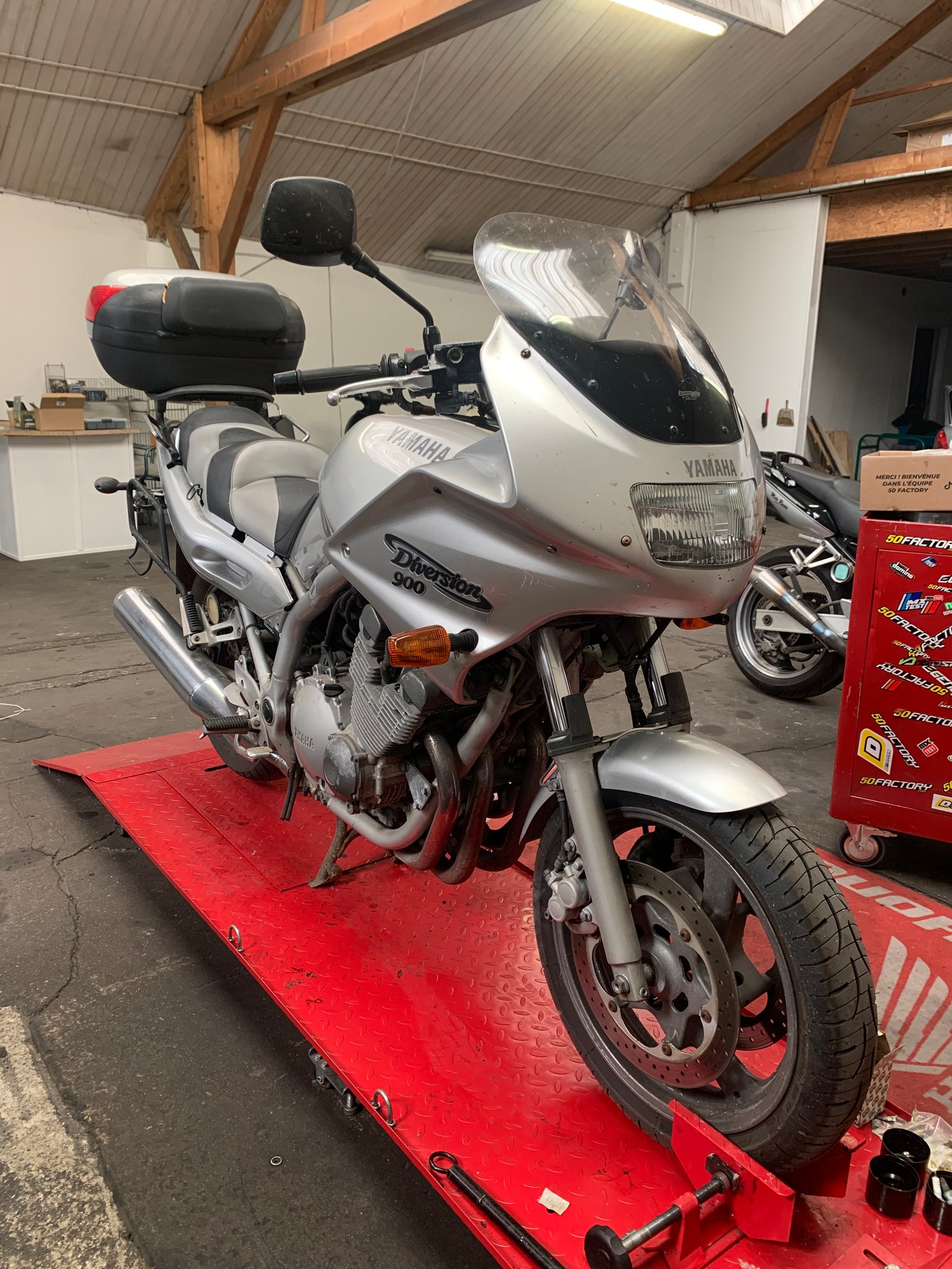 Yamaha 900 Diversion